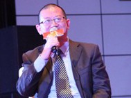 林峰院长接受主持人提问