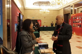 参会人员在绿维创景展位咨询