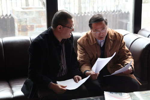 林峰院长与杨乐渝主席交谈