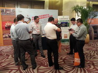 林峰院长与参会嘉宾场外交流